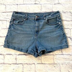 American Eagle Denim Mom Short High Waisted Cuffed Hems Jean Shorts Size 10